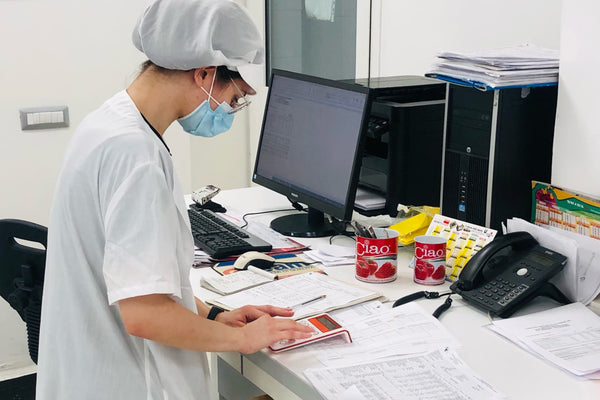 A woman making calculations inside the Ciao lab